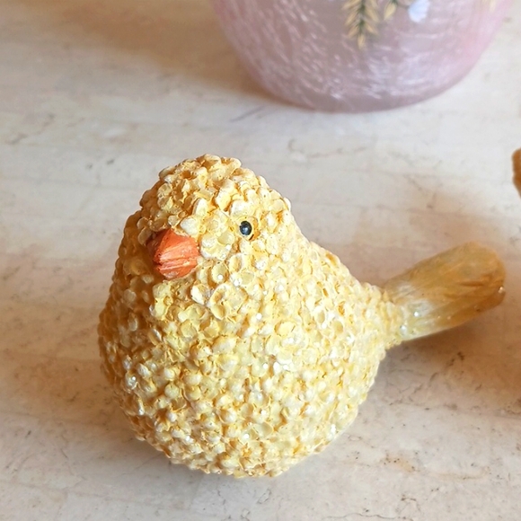 Bird figurines- resin set of 2 - floral design on birds - yellow. Valeri Parhill - Picture 2 of 15